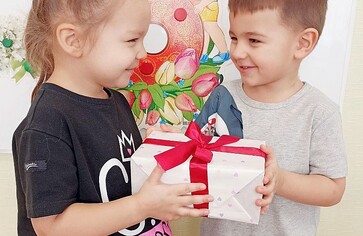 С  Весной!